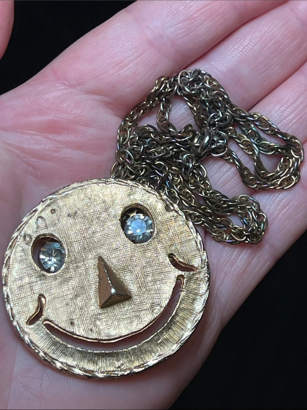Vintage 1970s Gold Hippie Smiley Face Rhinestone Eyes Brooch Pendant Necklace